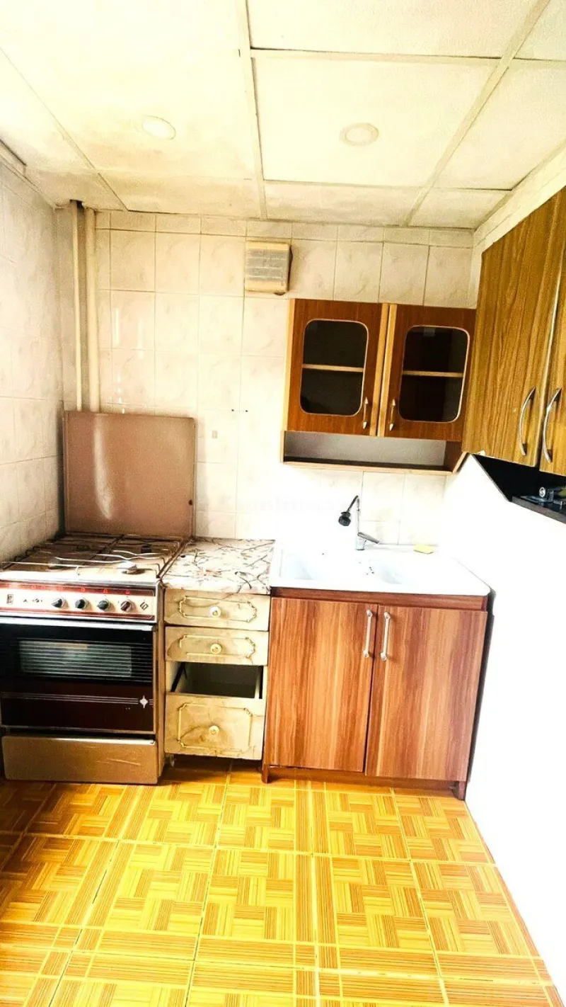 Kirayə verilir 2 otaqlı Mənzil Köhnə tikili 65 m² Neftçilər m. - şəkil 9