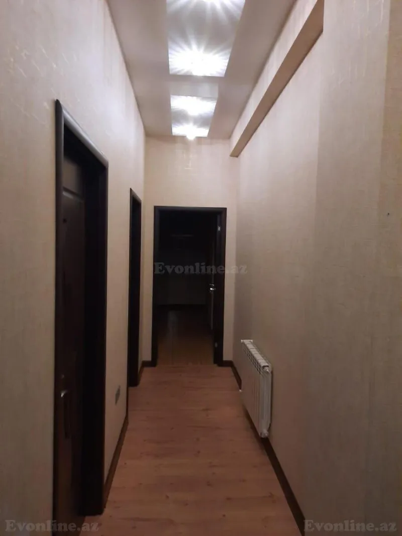 Bakı, Nəsimi r., Memar Əcəmi m., 4-cü mikrorayonda 3 otaqlı mənzil kirayə verilir