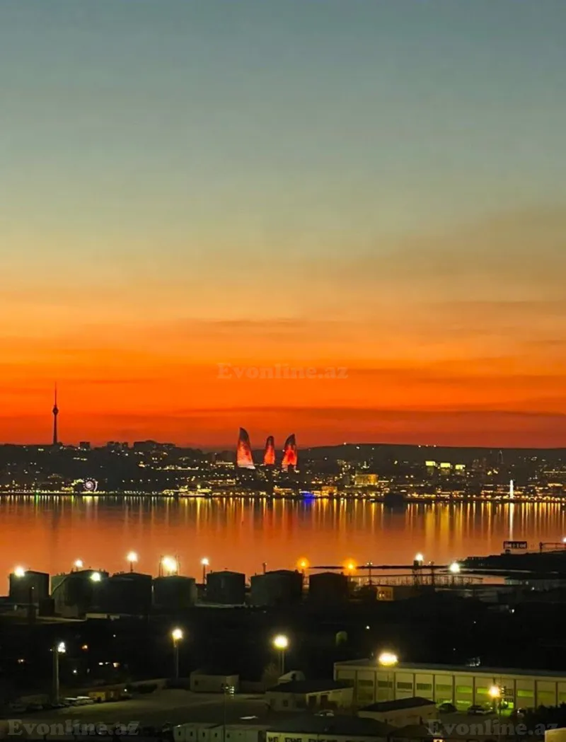 Bakı, Xətai r., Əhmədli m.da 2 otaqlı mənzil satılır