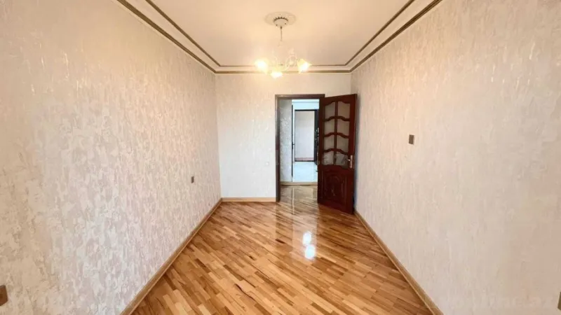 Satılır 2 otaqlı Mənzil Köhnə tikili 67 m² Nərimanov r. - şəkil 2