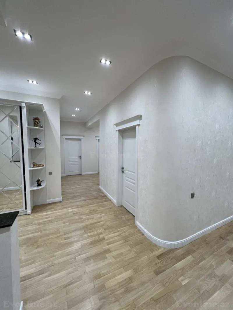 Satılır 4 otaqlı Mənzil Yeni tikili 175 m² Gənclik m. - şəkil 6