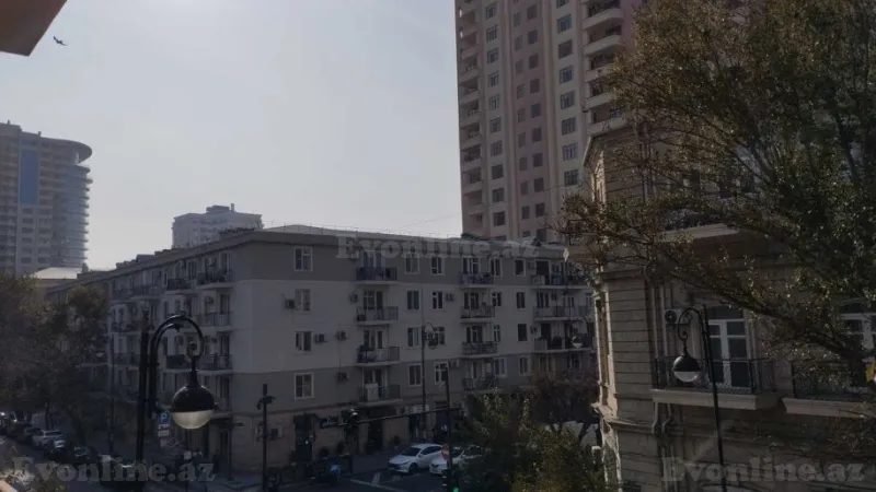 Satılır 4 otaqlı Mənzil Köhnə tikili 140 m² 28 May m. - şəkil 2