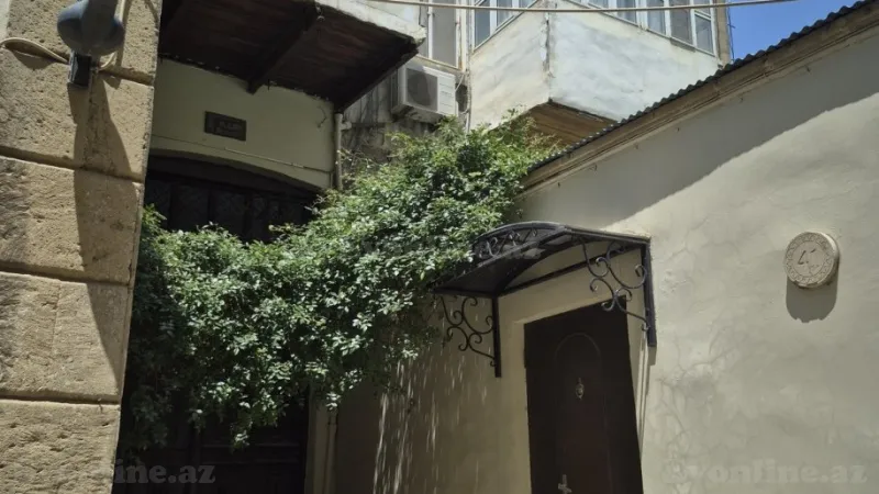 Bakı, Səbail r., İçərişəhər m.da 2 otaqlı mənzil satılır