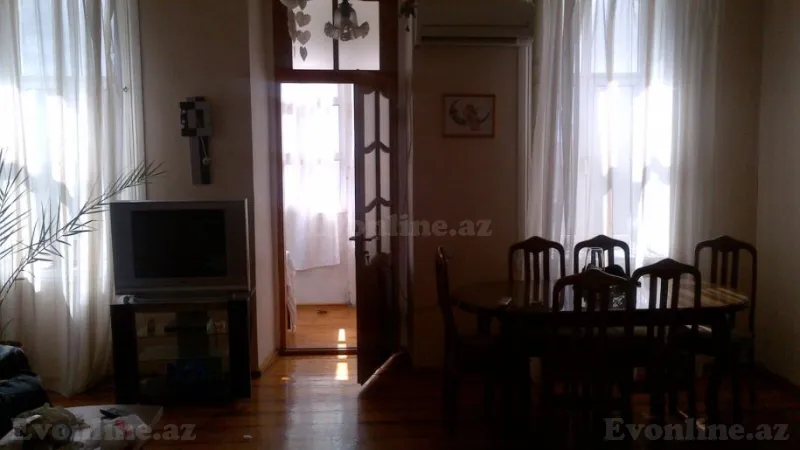 Satılır 2 otaqlı Mənzil Köhnə tikili 74 m² İçərişəhər m. - şəkil 6