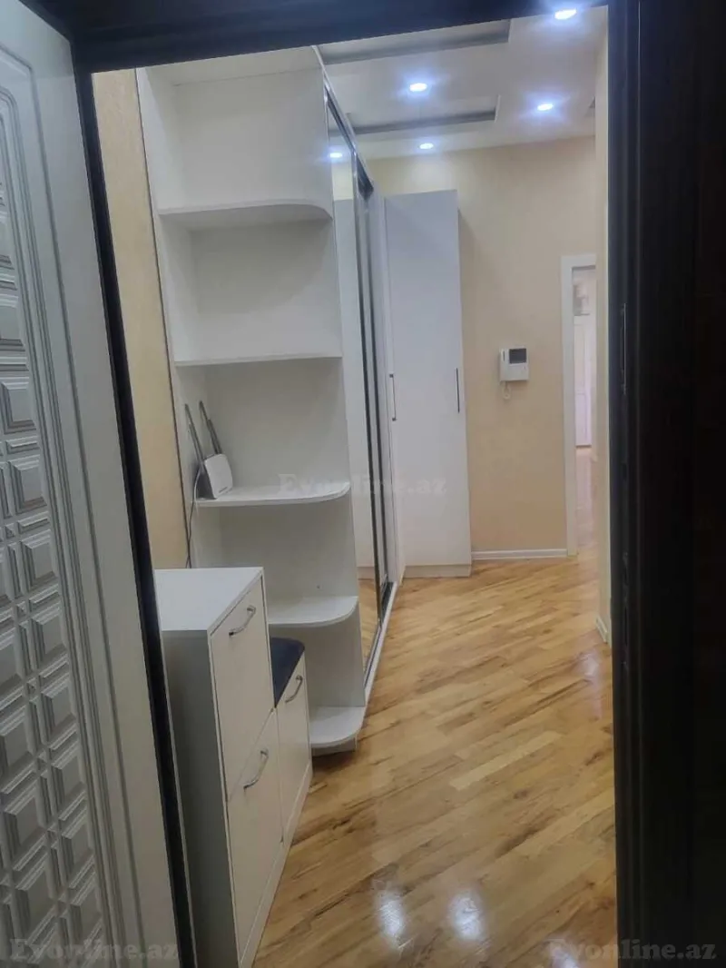 Bakı, Nizami r., Neftçilər m., 8-ci kilometrda 3 otaqlı mənzil satılır