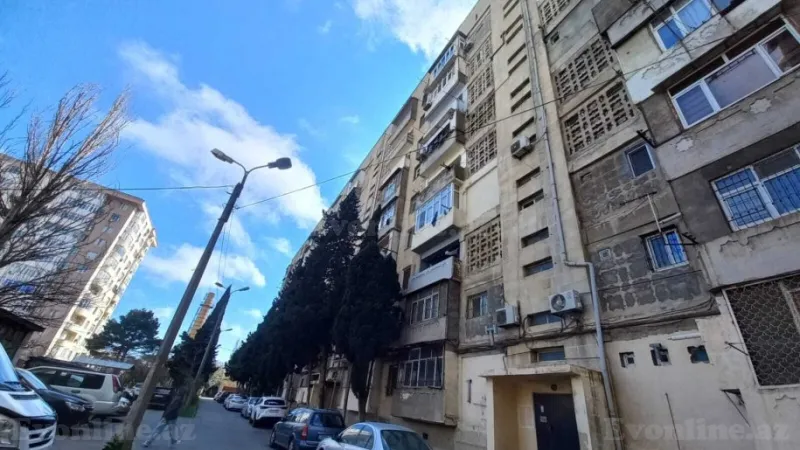 Bakı, Yasamal r., Elmlər Akademiyası m.da 3 otaqlı mənzil satılır