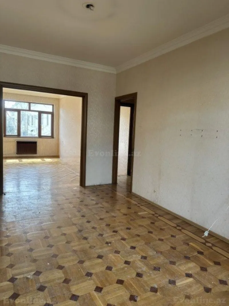 Satılır 3 otaqlı Mənzil Köhnə tikili 75 m² Gənclik m. - şəkil 2