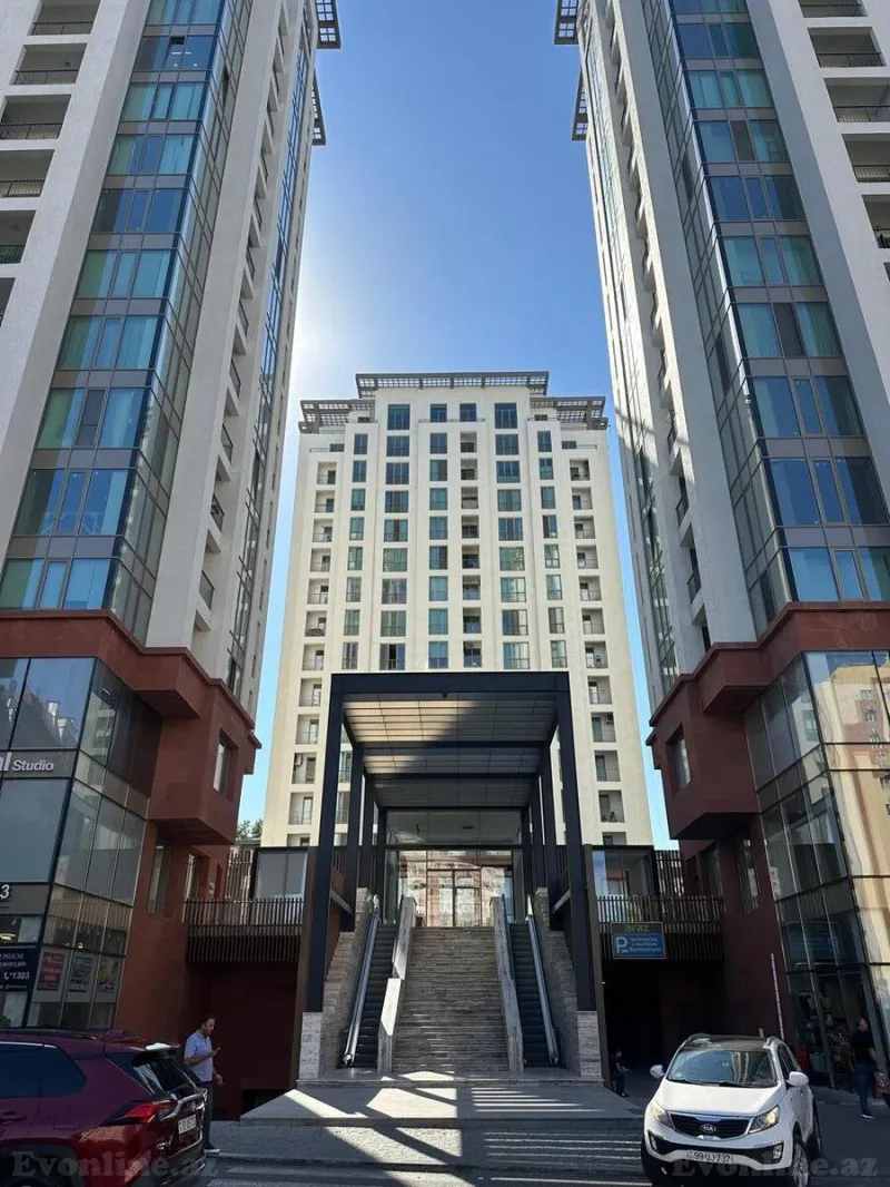 Satılır 4 otaqlı Mənzil Yeni tikili 178 m² Elmlər Akademiyası m. - şəkil 2