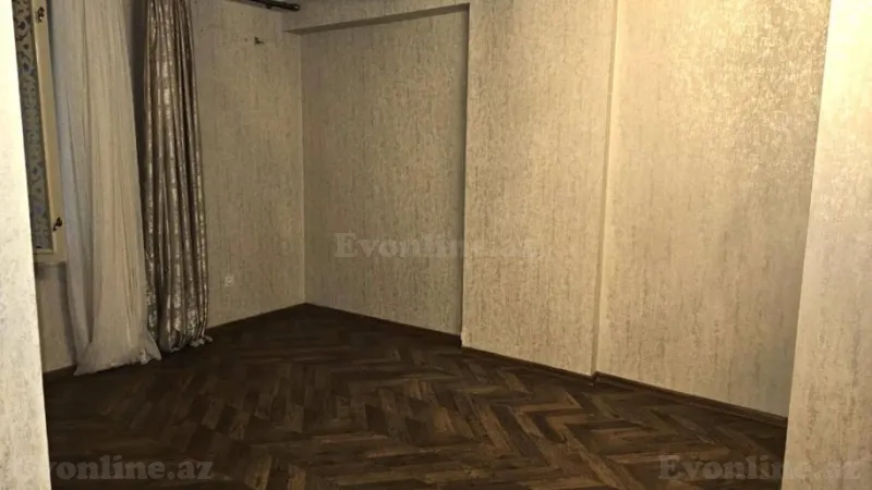 Bakı, Nizami r., Qara Qarayev m.da 3 otaqlı mənzil satılır