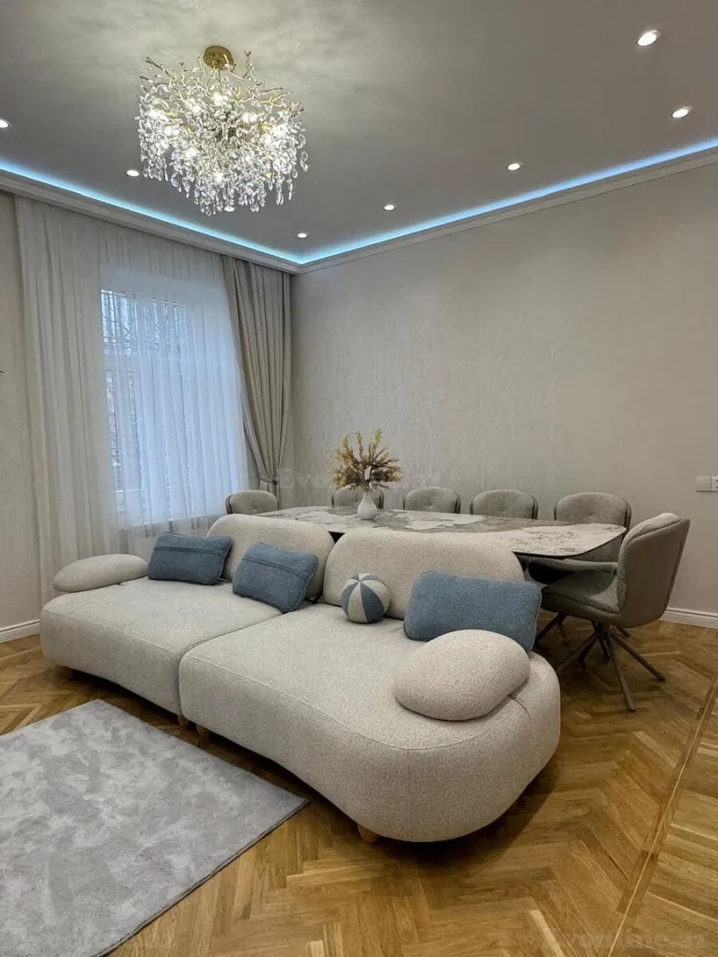 3 otaqlı Mənzil 80 m² 28 May m. Kirayə verilir