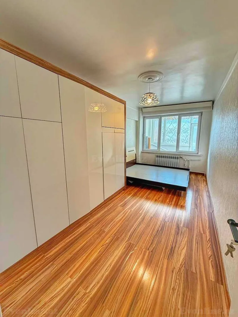 Satılır 2 otaqlı Mənzil Köhnə tikili 75 m² Nərimanov r. - şəkil 2