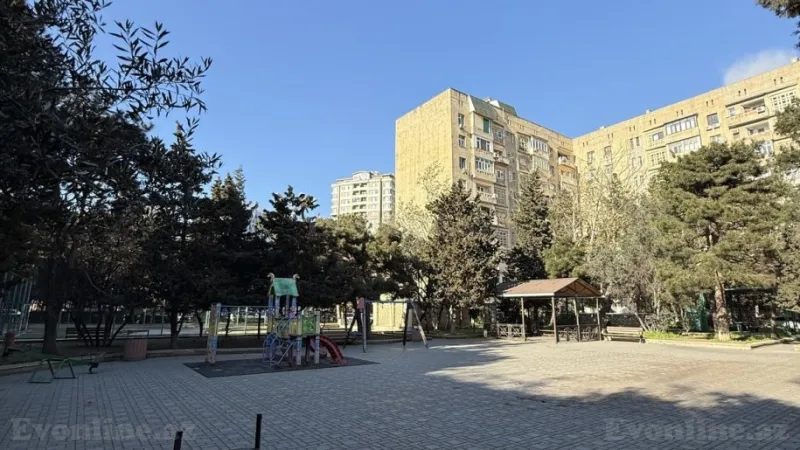 2 otaqlı Mənzil 60 m² Elmlər Akademiyası m. Satılır