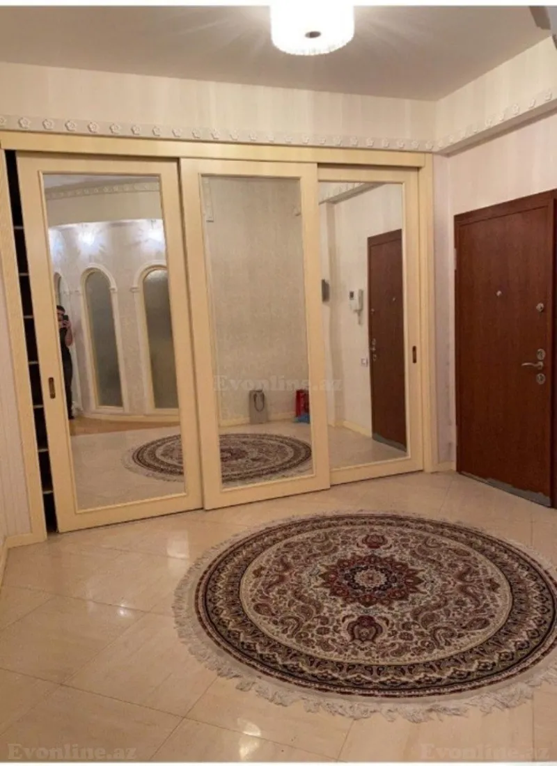 5 otaqlı Mənzil 200 m² Nizami m. Kirayə verilir