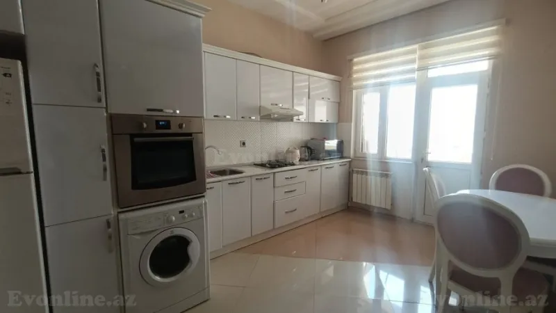 2 otaqlı Mənzil 94 m² Xətai m. Kirayə verilir