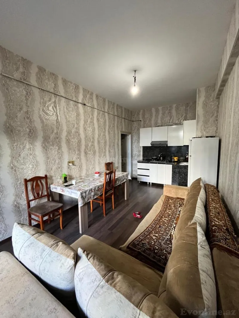 4 otaqlı Mənzil 92 m² Neftçilər m. Satılır