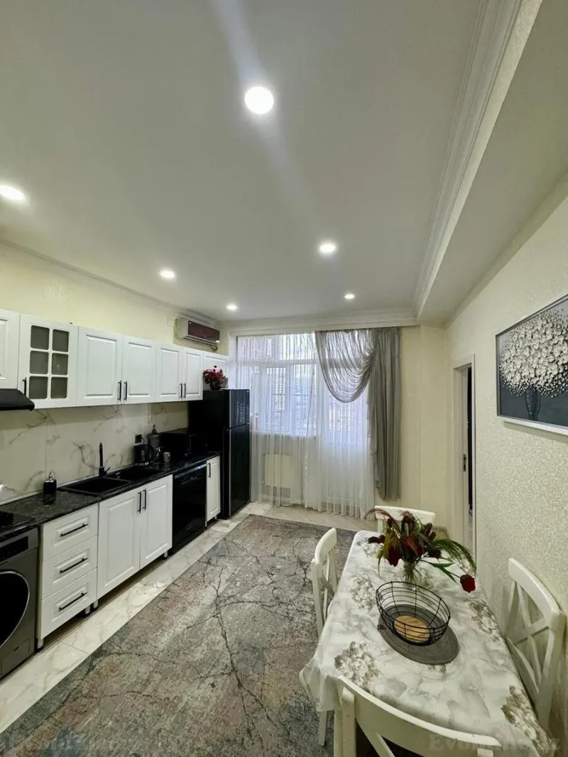 3 otaqlı Mənzil 105 m² Həzi Aslanov m. Satılır