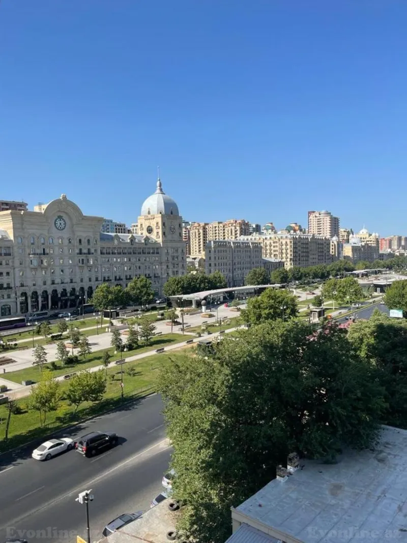 4 otaqlı Mənzil 247 m² Nizami m. Satılır