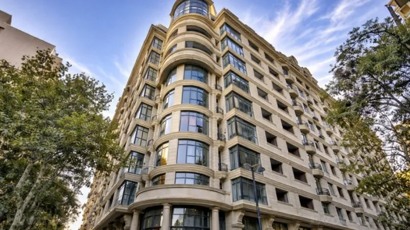 Bakı, Səbail r., İçərişəhər m.da 5 otaqlı mənzil satılır