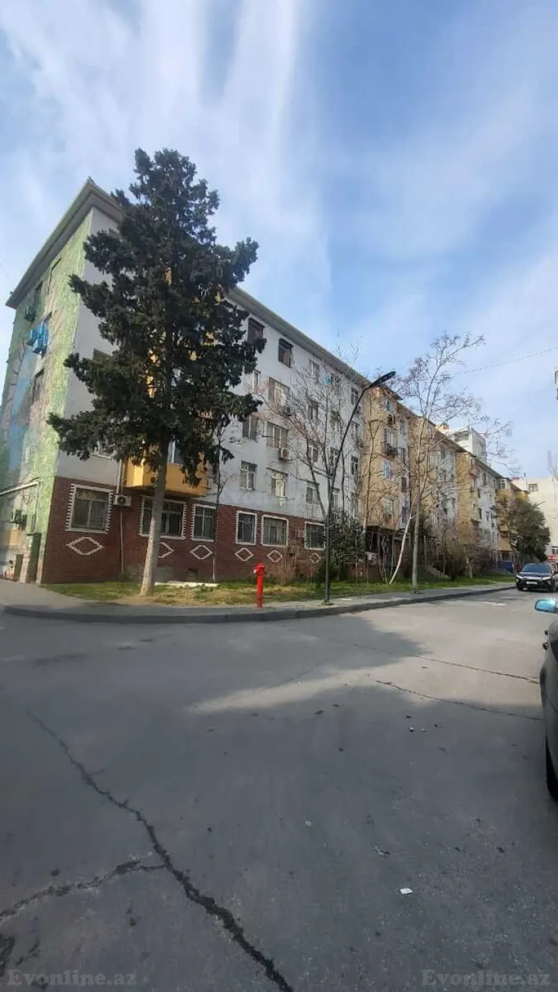 Satılır 3 otaqlı Mənzil Köhnə tikili 70 m² Gənclik m. - şəkil 2