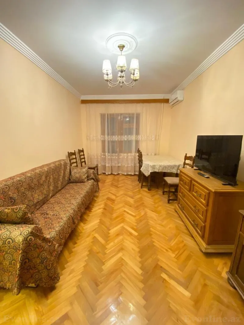 3 otaqlı Mənzil 80 m² 8-ci mikrorayon Kirayə verilir