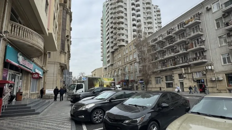 4 otaqlı Mənzil 210 m² 28 May m. Satılır