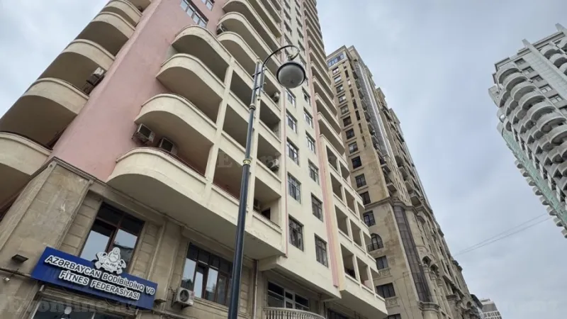 Satılır 4 otaqlı Mənzil Yeni tikili 210 m² 28 May m. - şəkil 2