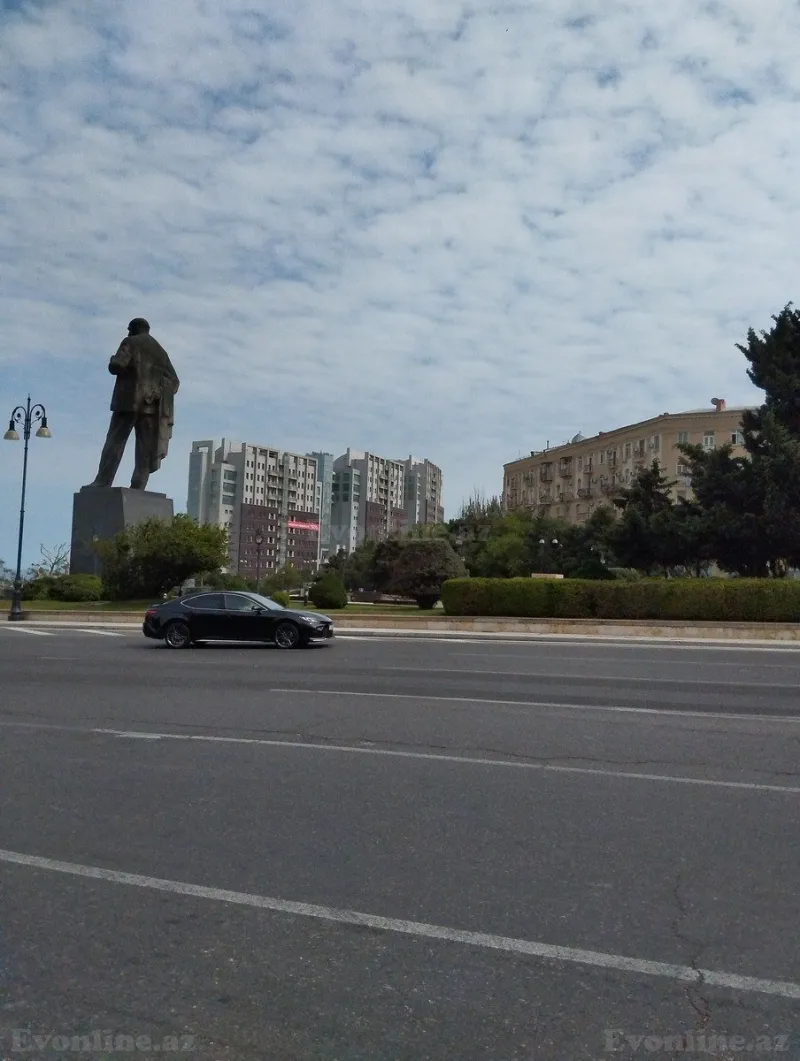 Satılır 3 otaqlı Mənzil Köhnə tikili 75 m² Yasamal - şəkil 2