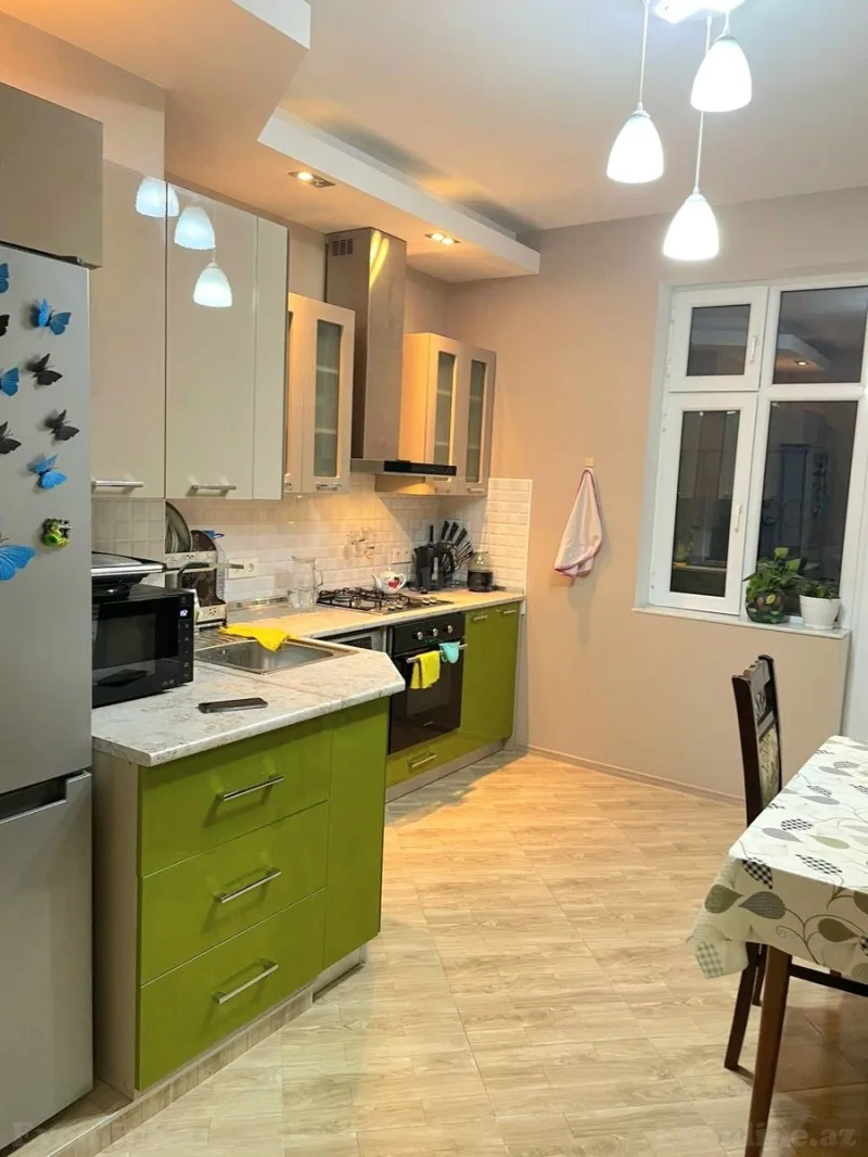 3 otaqlı Mənzil 86 m² İnşaatçılar m. Kirayə verilir