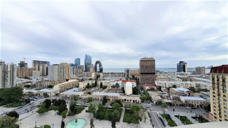 3 otaqlı Mənzil 125 m² 28 May m. Kirayə verilir