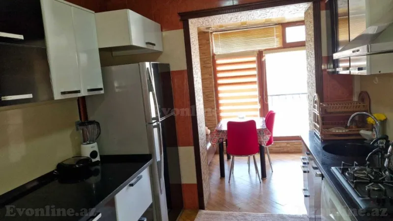 Kirayə verilir 3 otaqlı Mənzil Köhnə tikili 150 m² Sahil m. - şəkil 7