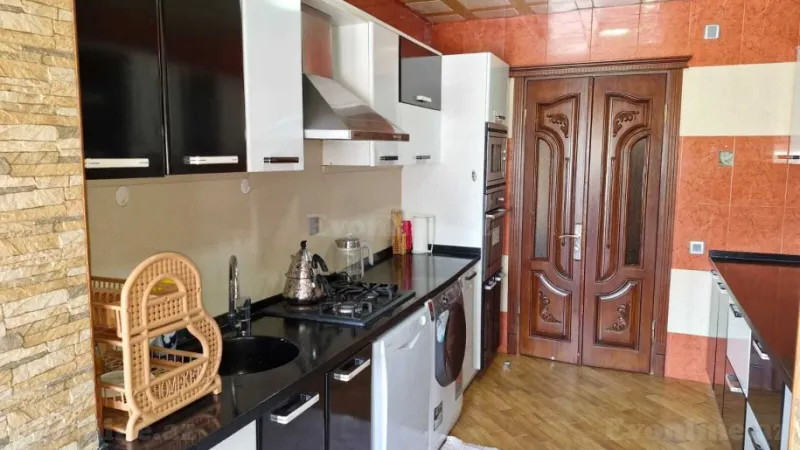 Kirayə verilir 3 otaqlı Mənzil Köhnə tikili 150 m² Sahil m. - şəkil 11