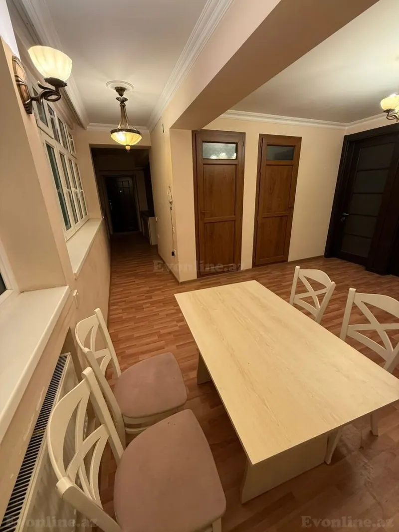 3 otaqlı Ofis 130 m² 28 May m. Kirayə verilir