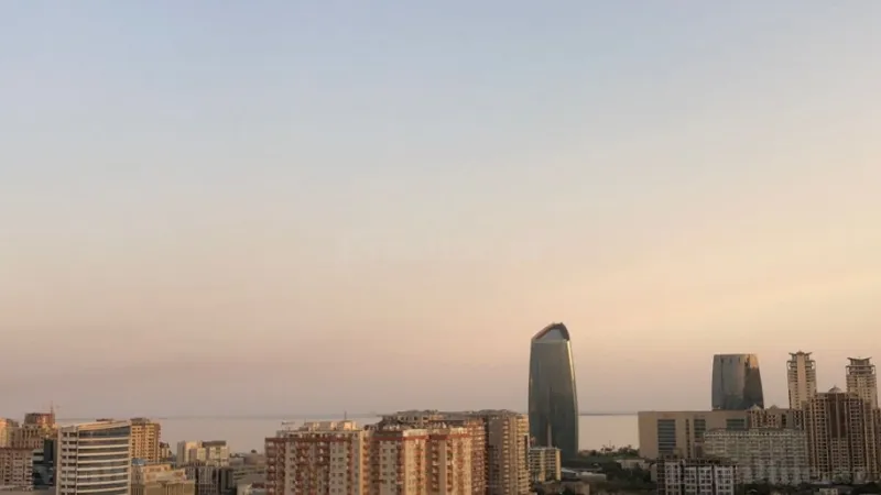 Kirayə verilir 4 otaqlı Mənzil Yeni tikili 200 m² Nərimanov r. - şəkil 2