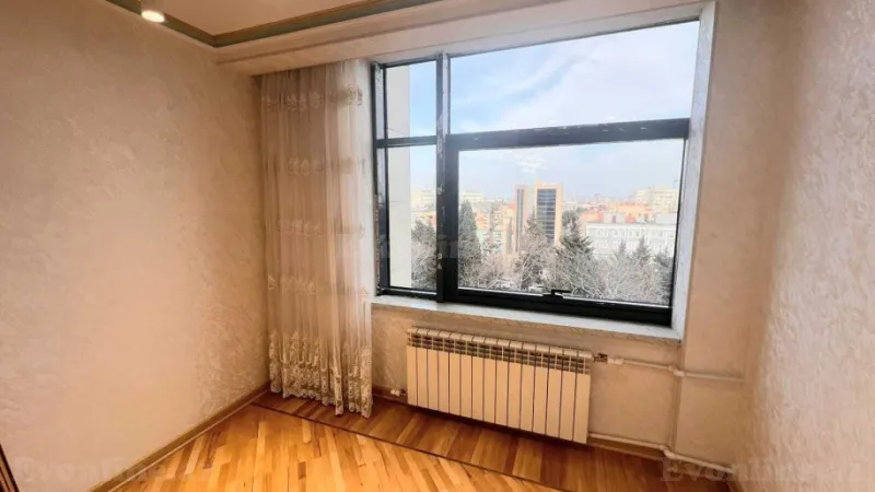 Satılır 2 otaqlı Mənzil Köhnə tikili 70 m² Gənclik m. - şəkil 6