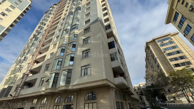 Satılır 4 otaqlı Mənzil Yeni tikili 135 m² Azadlıq prospekti m.