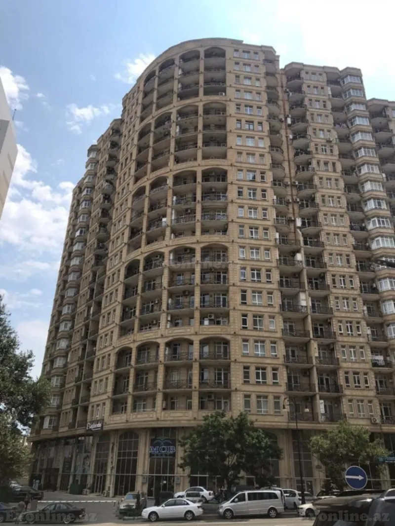 Satılır 3 otaqlı Mənzil Yeni tikili 130 m² 8 Noyabr m.
