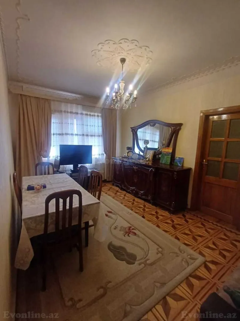 5 otaqlı Mənzil 120 m² 8-ci mikrorayon Satılır