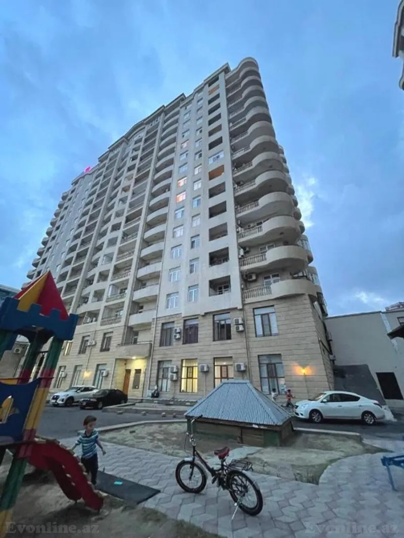 Satılır 3 otaqlı Mənzil Yeni tikili 148 m² 8 Noyabr m.