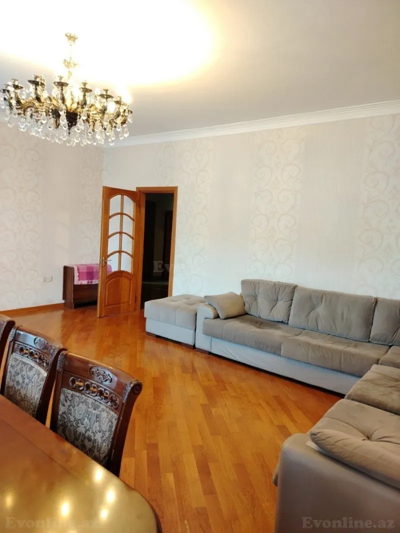 Satılır 4 otaqlı Mənzil Yeni tikili 130 m² 8-ci mikrorayon