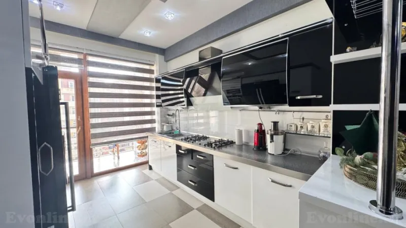 Satılır 4 otaqlı Mənzil Yeni tikili 217 m² 28 May m. - şəkil 14