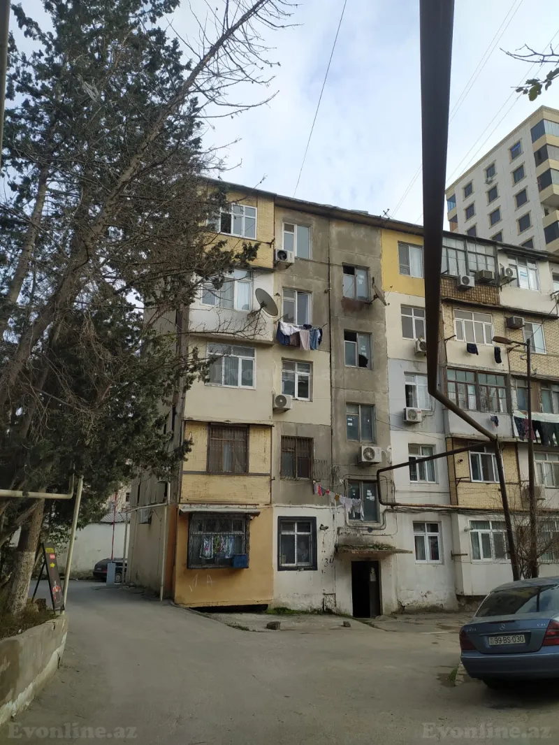 3 otaqlı Mənzil 50 m² 5-ci mikrorayon Satılır