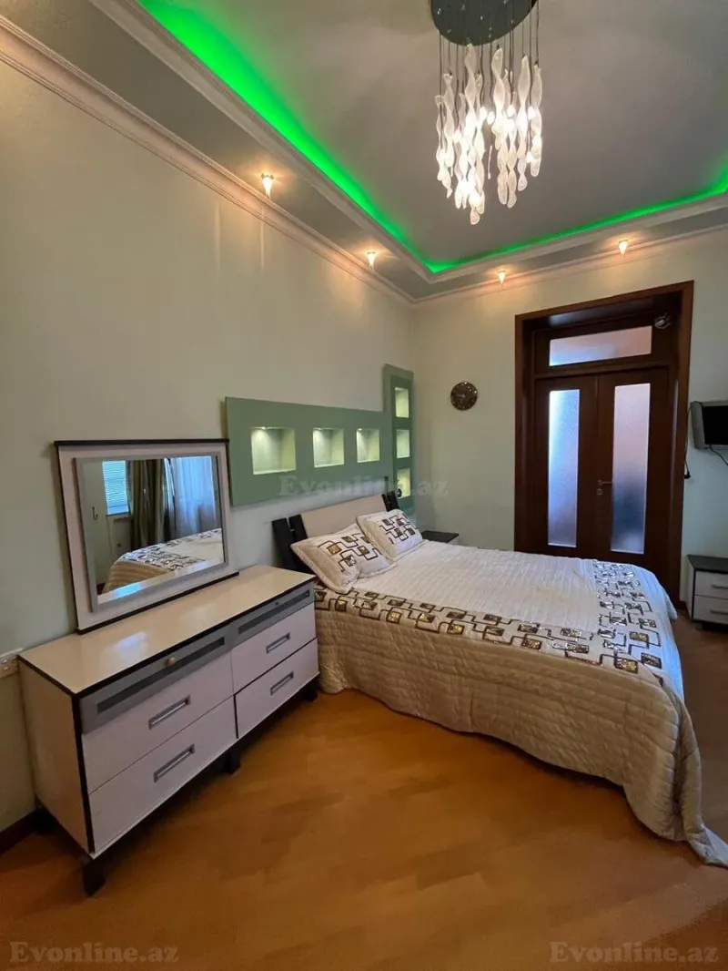 Satılır 4 otaqlı Mənzil Köhnə tikili 120 m² Sahil m. - şəkil 13