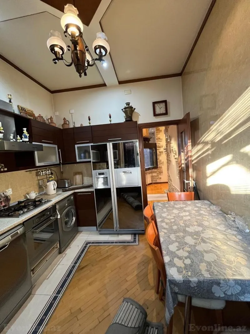 Satılır 4 otaqlı Mənzil Köhnə tikili 120 m² Sahil m. - şəkil 19