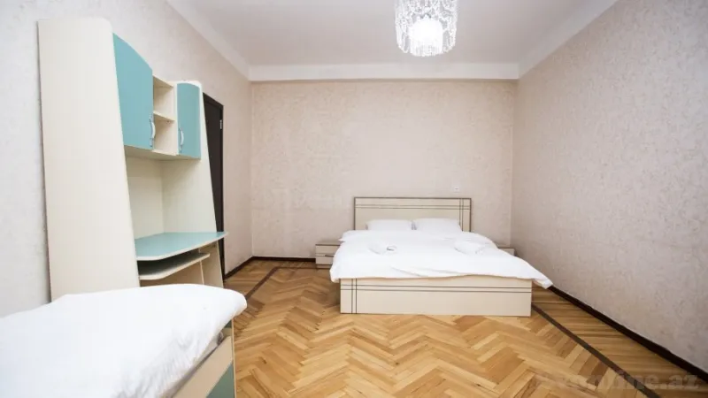 Kirayə verilir 4 otaqlı Mənzil Köhnə tikili 100 m² Sahil m. - şəkil 4