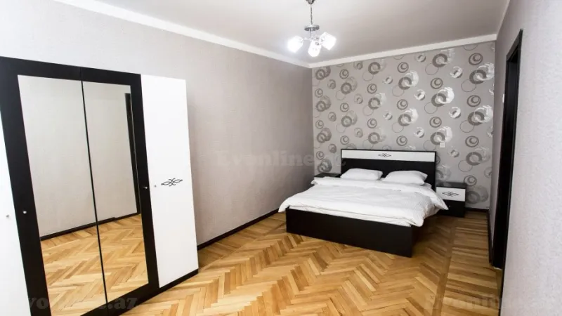 Kirayə verilir 4 otaqlı Mənzil Köhnə tikili 100 m² Sahil m. - şəkil 6