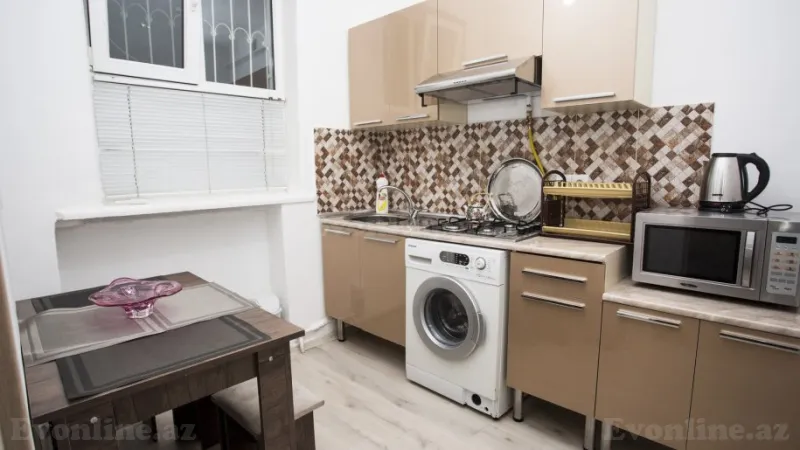 Kirayə verilir 4 otaqlı Mənzil Köhnə tikili 100 m² Sahil m. - şəkil 9