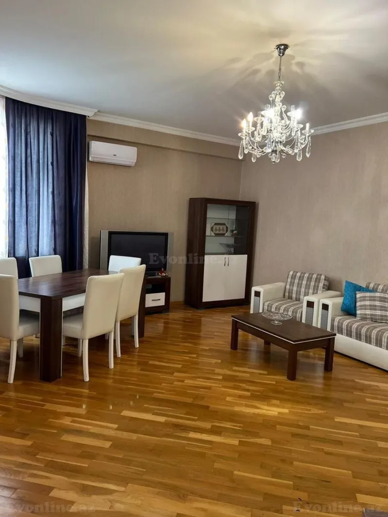 Kirayə verilir 3 otaqlı Mənzil Yeni tikili 142 m² 8 Noyabr m.