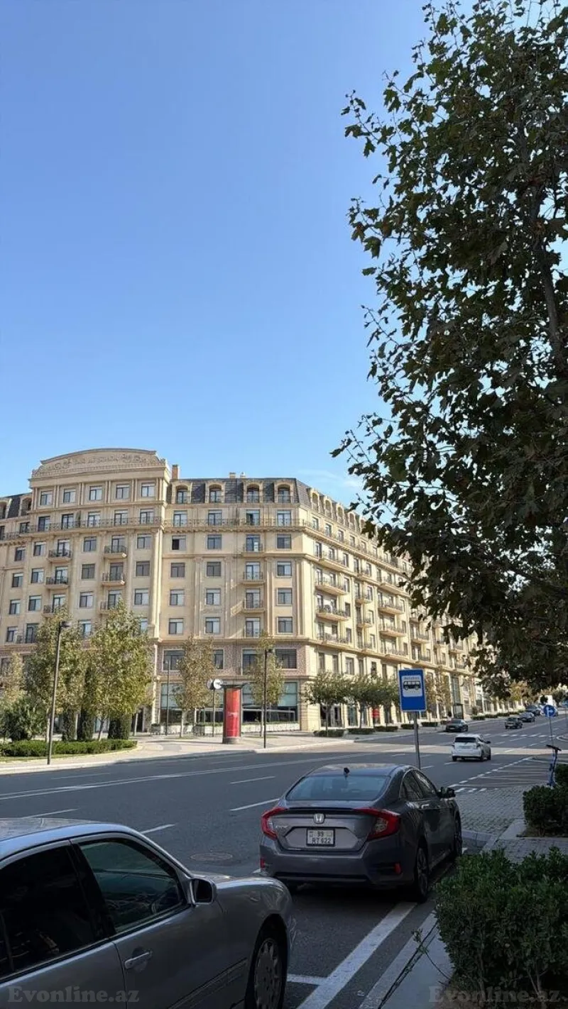 Kirayə verilir 3 otaqlı Mənzil Yeni tikili 137 m² Xətai m.