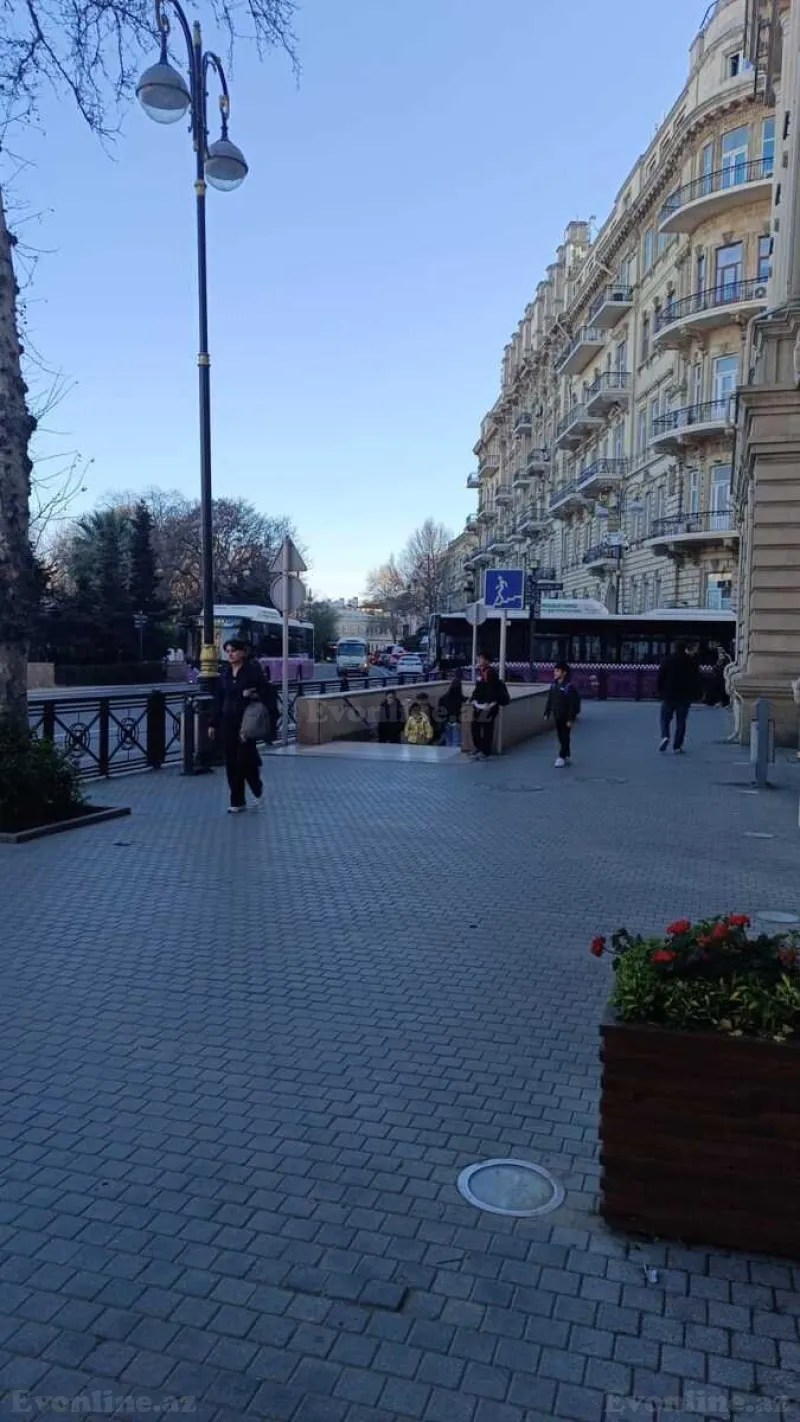 Satılır 3 otaqlı Mənzil Köhnə tikili 65 m² İçərişəhər m. - şəkil 20