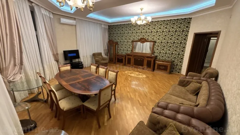 Kirayə verilir 3 otaqlı Mənzil Köhnə tikili 130 m² Sahil m.